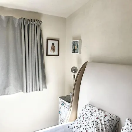 Comfortable House In With Modern Amenities *